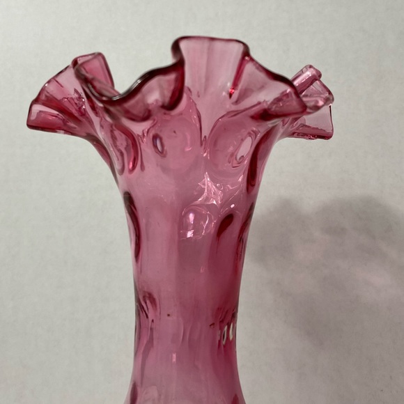 Fenton Cranberry Dot Optic Ruffled Crimped Vase - Picture 6 of 6
